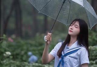 秋山AkI的mirror彩云，这是哪部动漫里的场景，还是我在做白日梦？