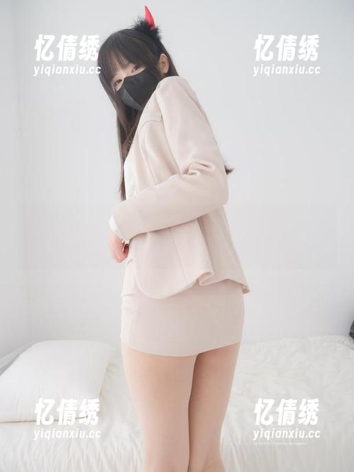 紧急企划 - 你见过奶昔黑丝女仆在做家务的样子吗？私拍图包不容错过！