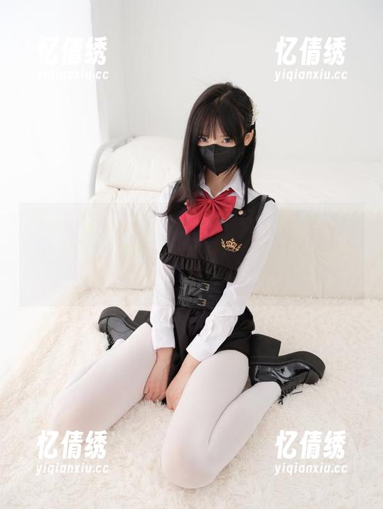 紧急企划 - 又来分享，这次是见希w的白丝双马尾，图片中她的每个角度都出乎意料