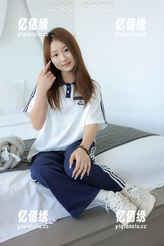 绮梦摄影 - 话说佳佳的美图更新，套装搭配也太会挑了吧……我这仨衣服真不配！
