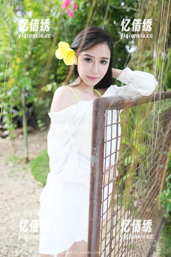 美媛馆 - 刘娅希的泳池照片，没想到水可以这么吸引眼球！