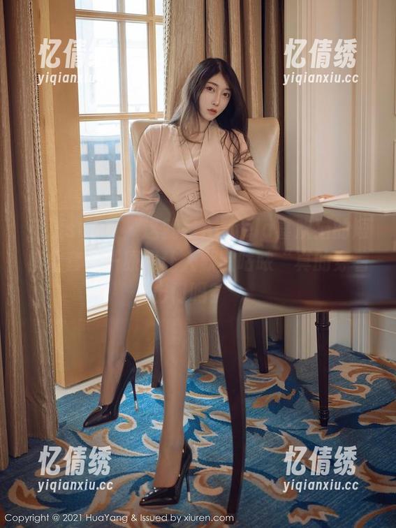 花漾show-Angela喜欢猫 花漾show - 这就是Angela喜欢猫的短裤全套——原图让人默默咕哝“真的穿着出门吗?”