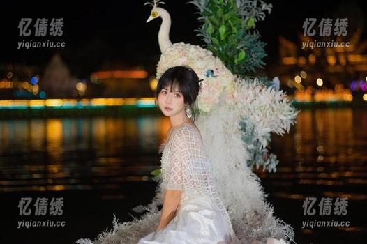 镂空？萌芽儿o0的最新套图一次满足我对时尚的所有好奇，哈哈！