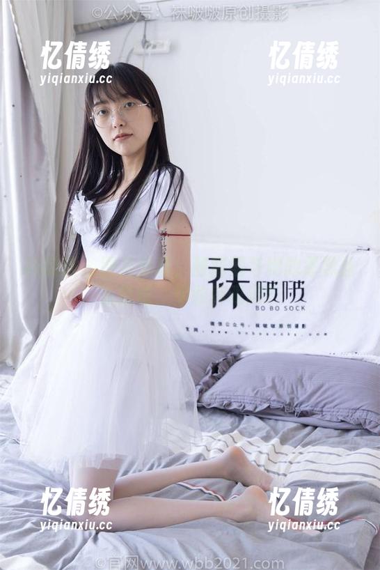 袜啵啵 - 图片分享：甜甜圈与她的厚黑丝五指袜，你敢养眼吗？