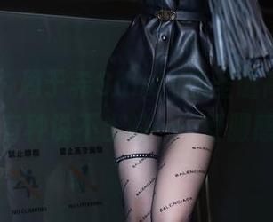语画界 - 周于希Sandy的圣诞高清原图，有种说不出的……舒服感。