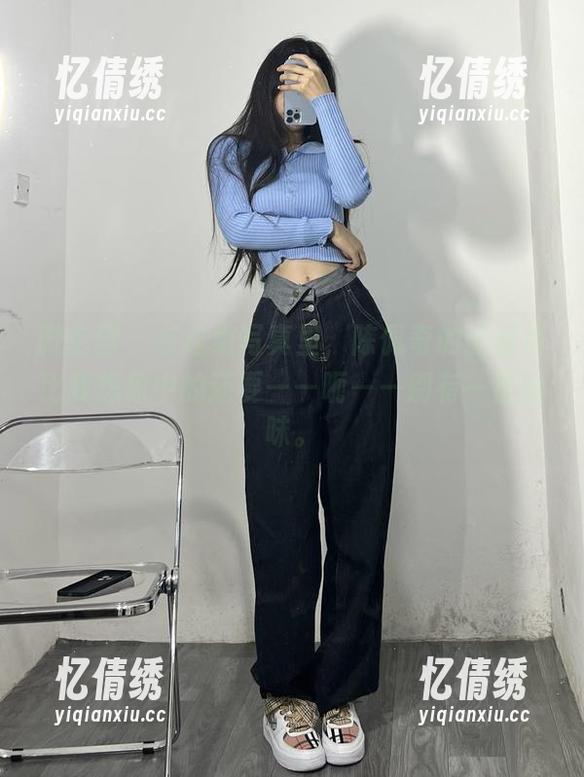 微密圈 - 在这组写真里，陈佩奇的比基尼比我想象中的还要——呃——别有一番韵味。