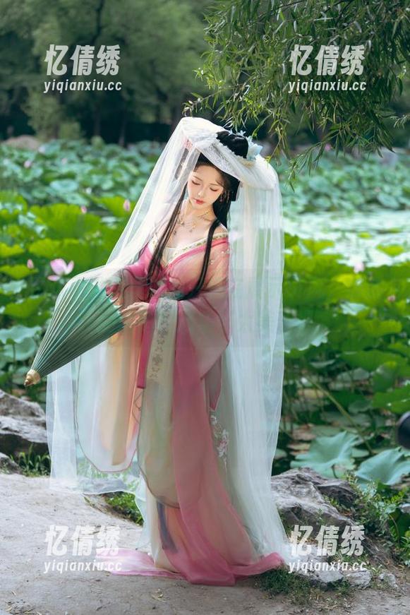 雯妹不讲道理说她只是在展示ol风，难道我搞错了？这集可太美了吧。
