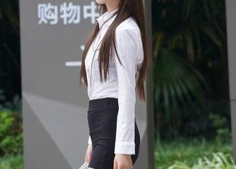 魔镜街拍 - 更新内容：艾小青的超短裙+撩人的肉丝，能抵挡这样的诱惑吗？