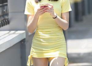 魔镜街拍 - 芝芝和她的蓝色泳衣：潜入这份写真集，成为夏天的参与者！